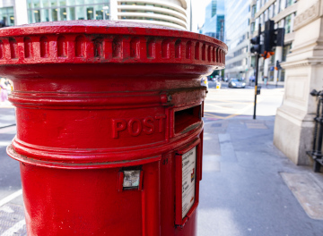 Red Mailbox, streets of London