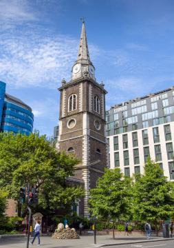 Aldgate Church. Aldgate Square London.