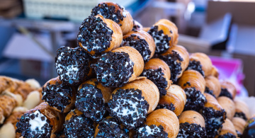 Cookies stuffed with cream